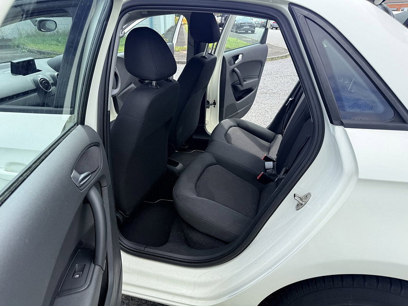 Audi A1 1.6 TDI SE Sportback 5dr Diesel Manual Euro 5 (s/s) (105 ps)