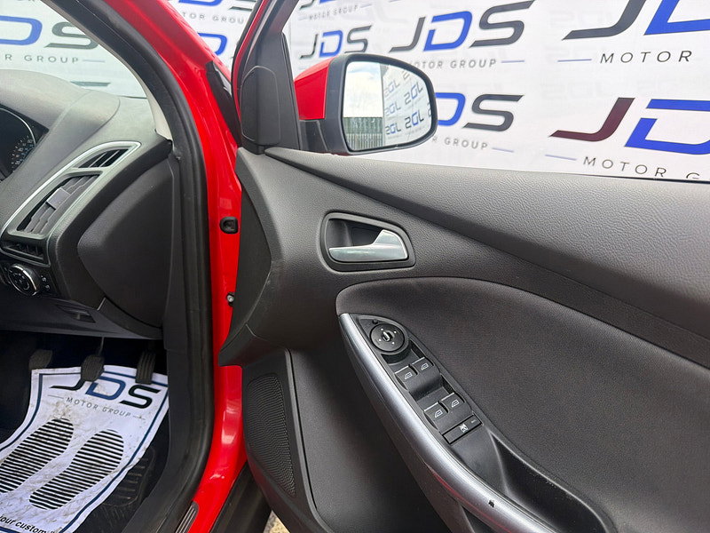 Ford Focus 1.0T EcoBoost Titanium Hatchback 5dr Petrol Manual Euro 5 (s/s) (125 ps)