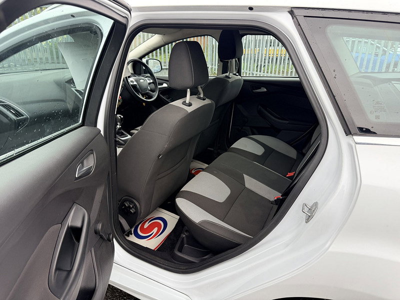 Ford Focus 1.0T EcoBoost Zetec Estate 5dr Petrol Manual Euro 5 (s/s) (125 ps)