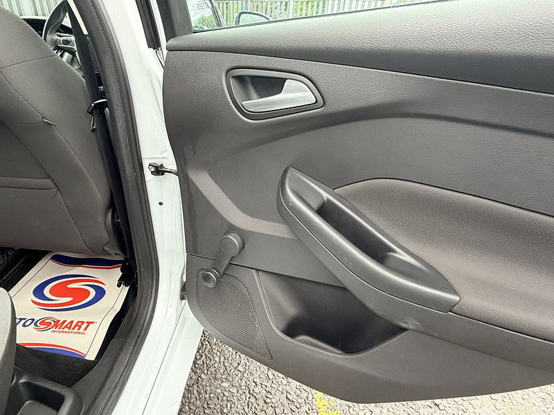 Ford Focus 1.0T EcoBoost Zetec Estate 5dr Petrol Manual Euro 5 (s/s) (125 ps)