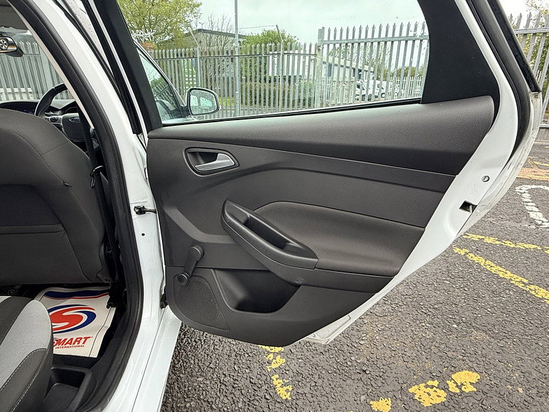 Ford Focus 1.0T EcoBoost Zetec Estate 5dr Petrol Manual Euro 5 (s/s) (125 ps)