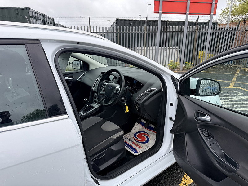 Ford Focus 1.0T EcoBoost Zetec Estate 5dr Petrol Manual Euro 5 (s/s) (125 ps)