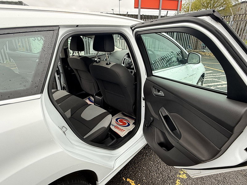Ford Focus 1.0T EcoBoost Zetec Estate 5dr Petrol Manual Euro 5 (s/s) (125 ps)