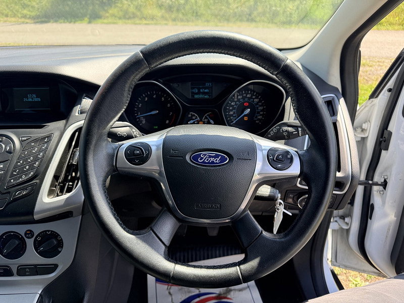 Ford Focus 1.0T EcoBoost Zetec Hatchback 5dr Petrol Manual Euro 5 (s/s) (100 ps)