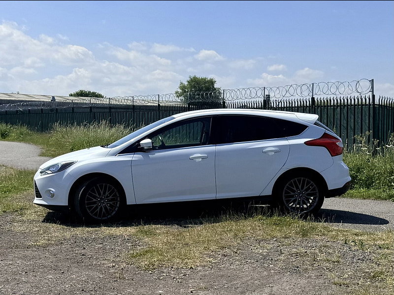 Ford Focus 1.0T EcoBoost Zetec Hatchback 5dr Petrol Manual Euro 5 (s/s) (100 ps)