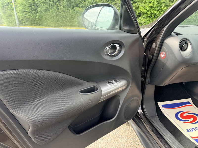 Nissan Juke 1.6 Tekna SUV 5dr Petrol Manual Euro 5 (s/s) (117 ps)