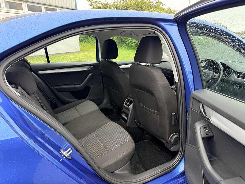 Skoda Octavia 1.6 TDI SE Hatchback 5dr Diesel Manual Euro 6 (s/s) (110 ps)