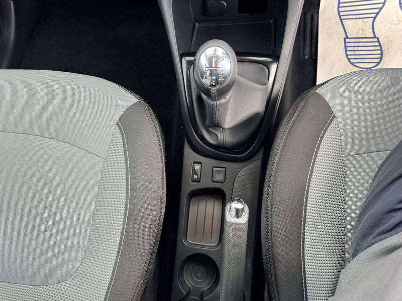 Renault Captur 0.9 TCe ENERGY Dynamique MediaNav SUV 5dr Petrol Manual Euro 5 (s/s) (90 ps)