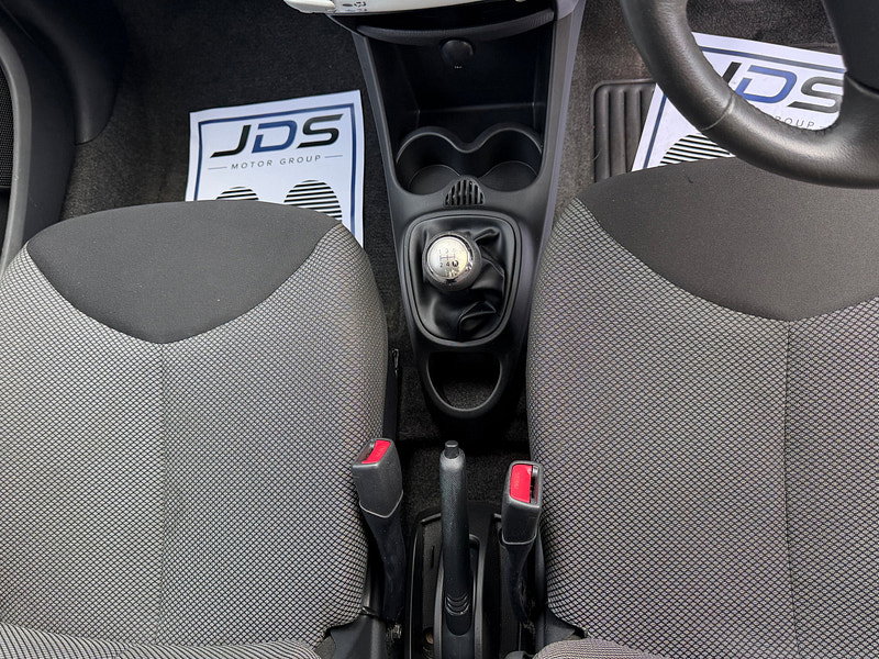 Toyota Aygo 1.0 VVT-i Fire Hatchback 5dr Petrol Manual Euro 5 (67 ps)