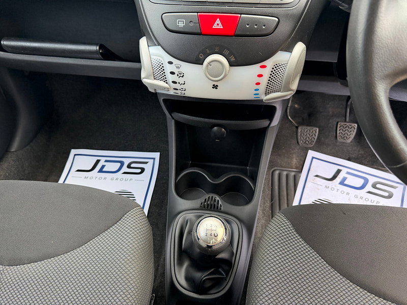 Toyota Aygo 1.0 VVT-i Fire Hatchback 5dr Petrol Manual Euro 5 (67 ps)