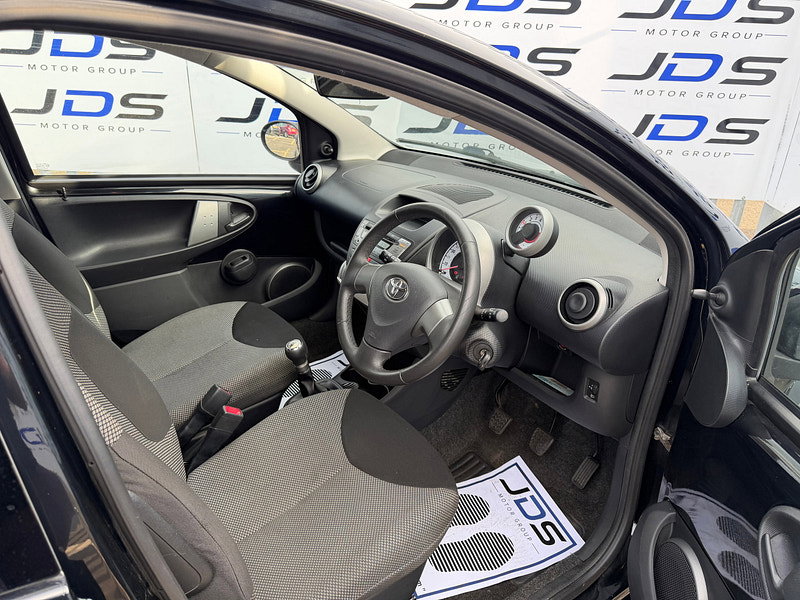 Toyota Aygo 1.0 VVT-i Fire Hatchback 5dr Petrol Manual Euro 5 (67 ps)