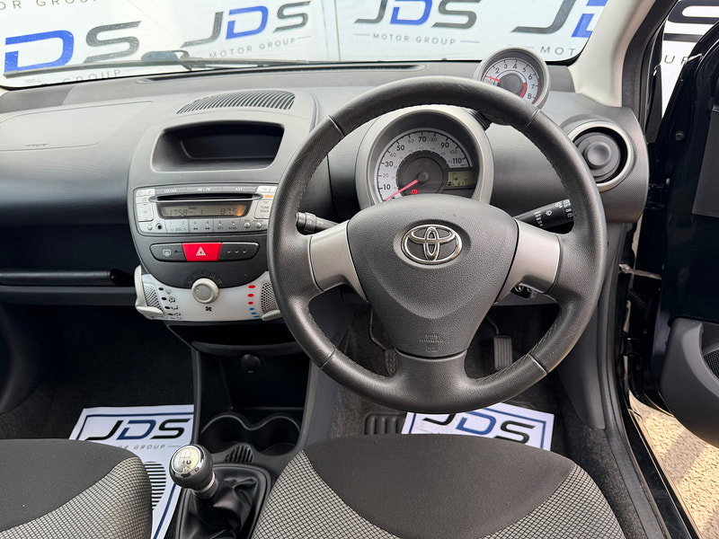 Toyota Aygo 1.0 VVT-i Fire Hatchback 5dr Petrol Manual Euro 5 (67 ps)