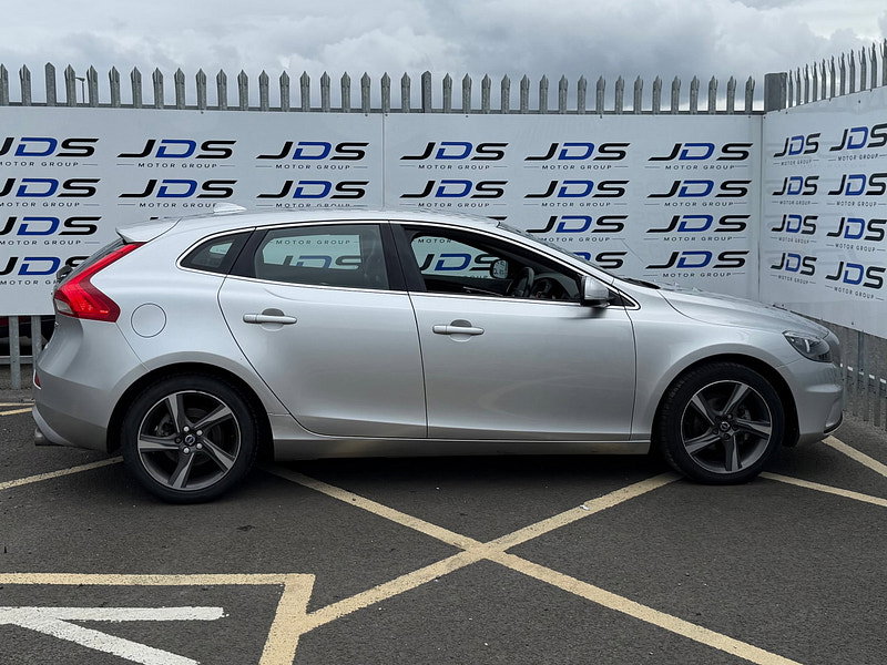 Volvo V40 1.6 D2 R-Design Hatchback 5dr Diesel Manual Euro 5 (s/s) (115 ps)
