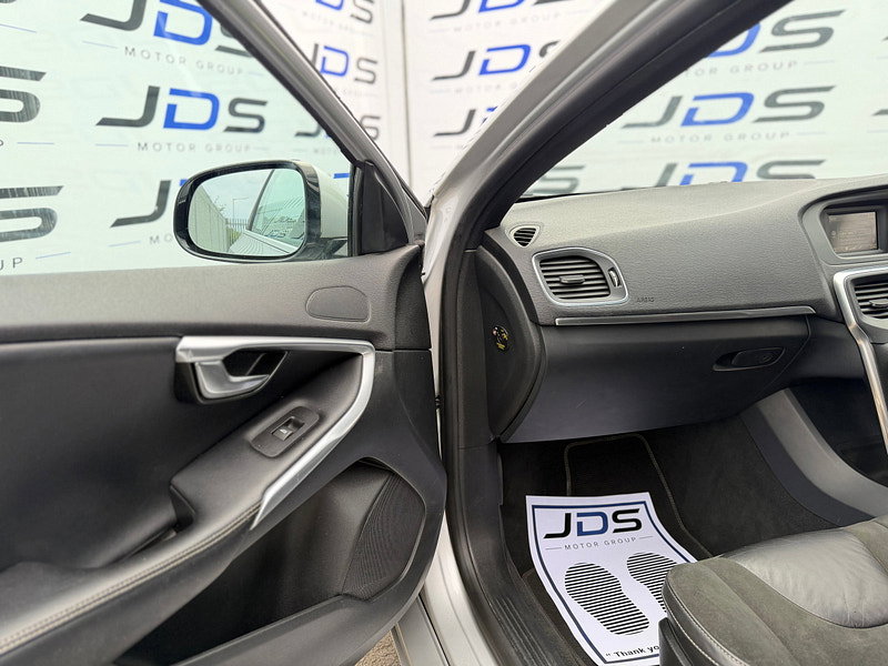 Volvo V40 1.6 D2 R-Design Hatchback 5dr Diesel Manual Euro 5 (s/s) (115 ps)