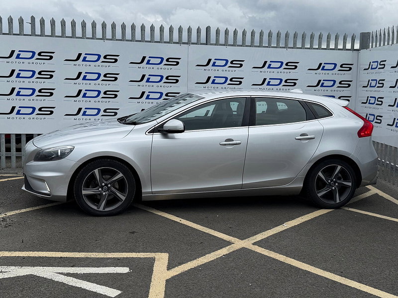 Volvo V40 1.6 D2 R-Design Hatchback 5dr Diesel Manual Euro 5 (s/s) (115 ps)