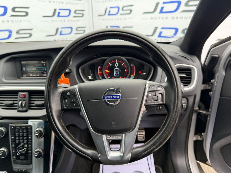 Volvo V40 1.6 D2 R-Design Hatchback 5dr Diesel Manual Euro 5 (s/s) (115 ps)