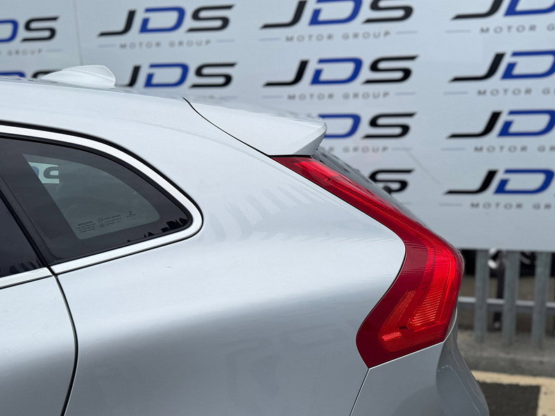 Volvo V40 1.6 D2 R-Design Hatchback 5dr Diesel Manual Euro 5 (s/s) (115 ps)