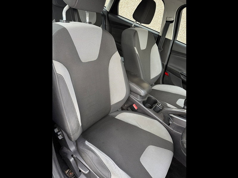Ford Focus 1.6 Zetec Hatchback 5dr Petrol Manual Euro 5 (105 ps)