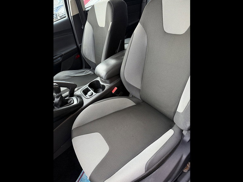 Ford Focus 1.6 Zetec Hatchback 5dr Petrol Manual Euro 5 (105 ps)