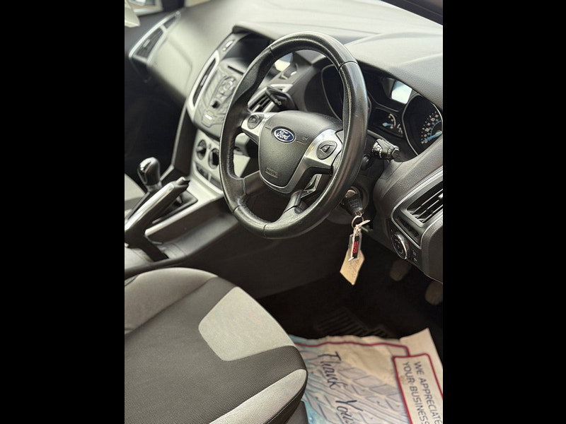 Ford Focus 1.6 Zetec Hatchback 5dr Petrol Manual Euro 5 (105 ps)