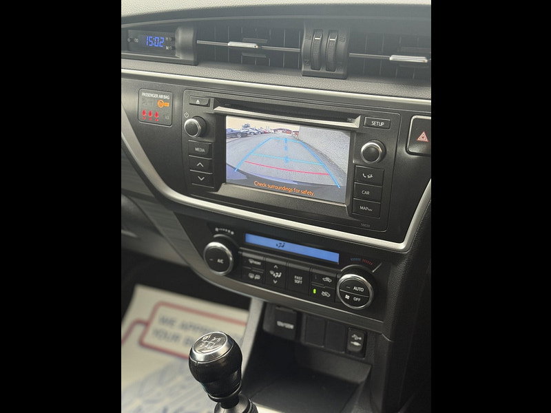 Toyota Auris 1.6 V-Matic Icon Hatchback 5dr Petrol Manual Euro 5 (132 ps)