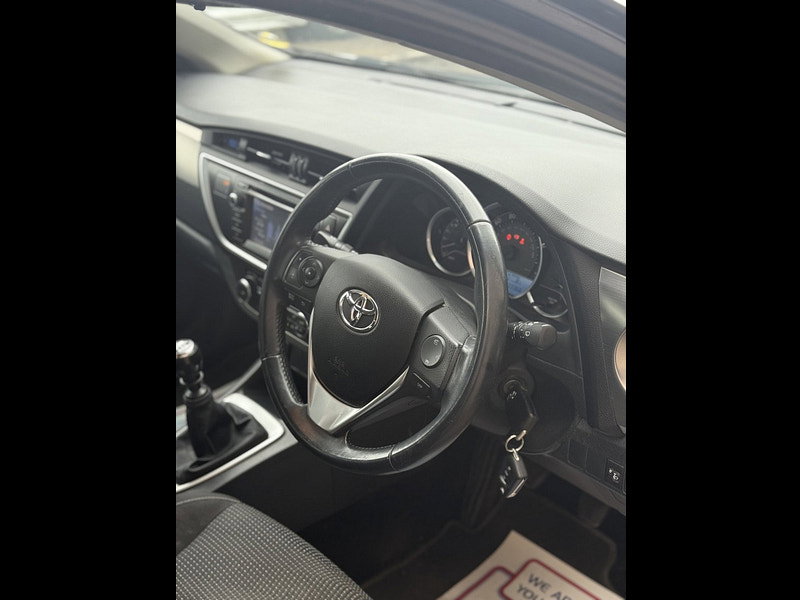 Toyota Auris 1.6 V-Matic Icon Hatchback 5dr Petrol Manual Euro 5 (132 ps)