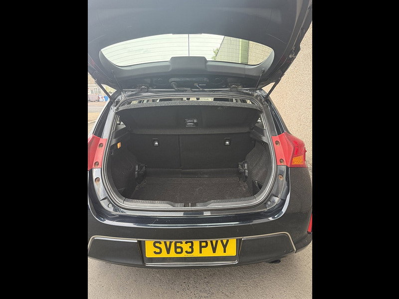 Toyota Auris 1.6 V-Matic Icon Hatchback 5dr Petrol Manual Euro 5 (132 ps)