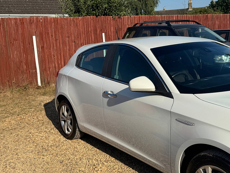 Alfa Romeo Giulietta 1.4 TB MultiAir Lusso Hatchback 5dr Petrol Manual Euro 5 (s/s) (170 bhp)