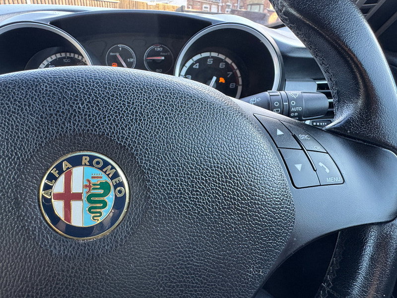 Alfa Romeo Giulietta 1.4 TB MultiAir Lusso Hatchback 5dr Petrol Manual Euro 5 (s/s) (170 bhp)