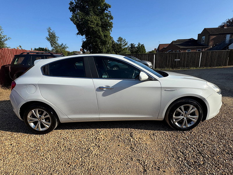 Alfa Romeo Giulietta 1.4 TB MultiAir Lusso Hatchback 5dr Petrol Manual Euro 5 (s/s) (170 bhp)