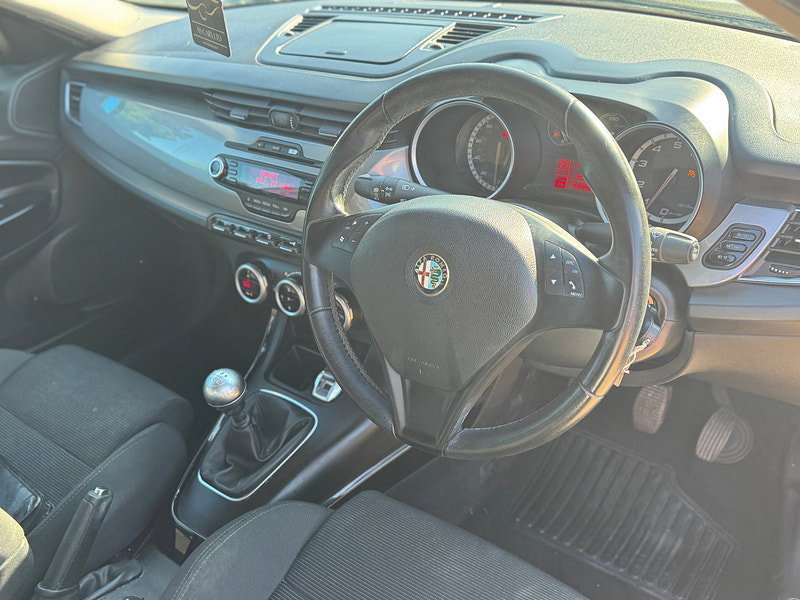 Alfa Romeo Giulietta 1.4 TB MultiAir Lusso Hatchback 5dr Petrol Manual Euro 5 (s/s) (170 bhp)