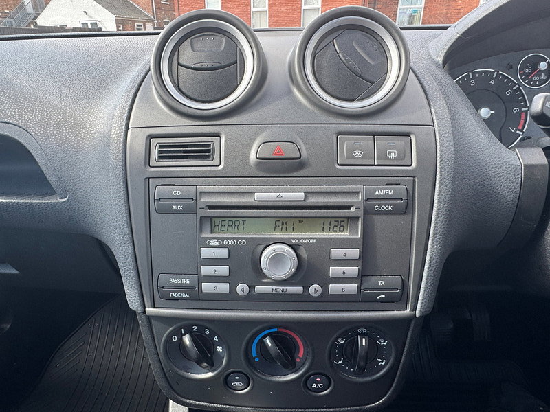 Ford Fiesta 1.4 Ghia Hatchback 5dr Petrol Manual (147 g/km, 79 bhp)