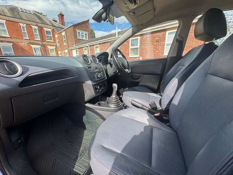 Ford Fiesta 1.4 Ghia Hatchback 5dr Petrol Manual (147 g/km, 79 bhp)