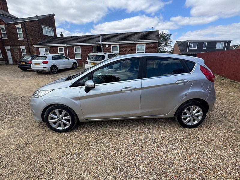 Ford Fiesta 1.4 Zetec Hatchback 5dr Petrol Automatic (154 g/km, 94 bhp)