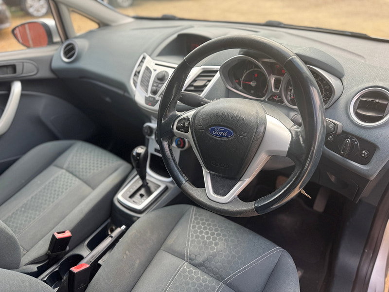 Ford Fiesta 1.4 Zetec Hatchback 5dr Petrol Automatic (154 g/km, 94 bhp)
