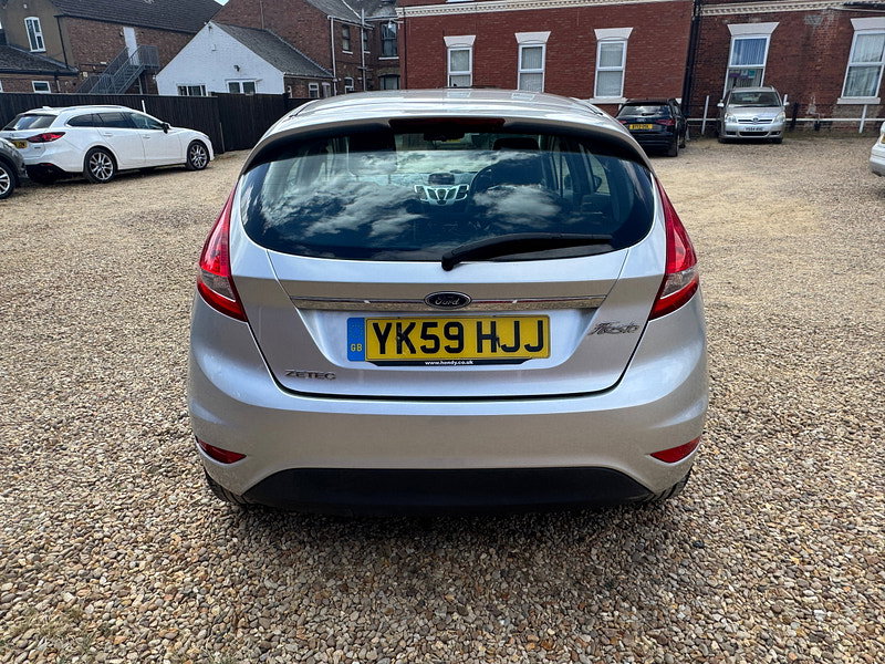 Ford Fiesta 1.4 Zetec Hatchback 5dr Petrol Automatic (154 g/km, 94 bhp)