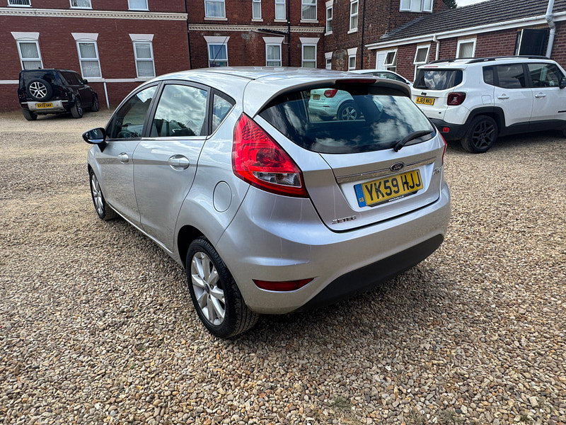 Ford Fiesta 1.4 Zetec Hatchback 5dr Petrol Automatic (154 g/km, 94 bhp)