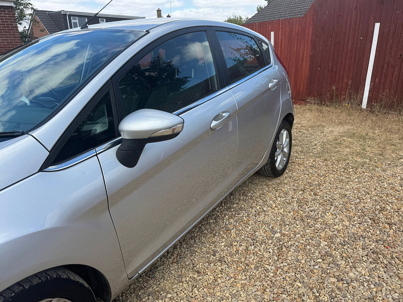 Ford Fiesta 1.4 Zetec Hatchback 5dr Petrol Automatic (154 g/km, 94 bhp)