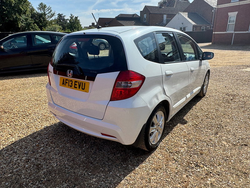 Honda Jazz 1.4 i-VTEC ES Hatchback 5dr Petrol Manual Euro 5 (99 ps)