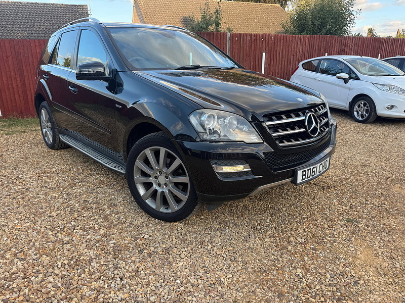 Mercedes-Benz M Class 3.0 ML300 CDI V6 BlueEfficiency Grand Edition SUV 5dr Diesel G-Tronic 4WD Euro 5 (204 ps)