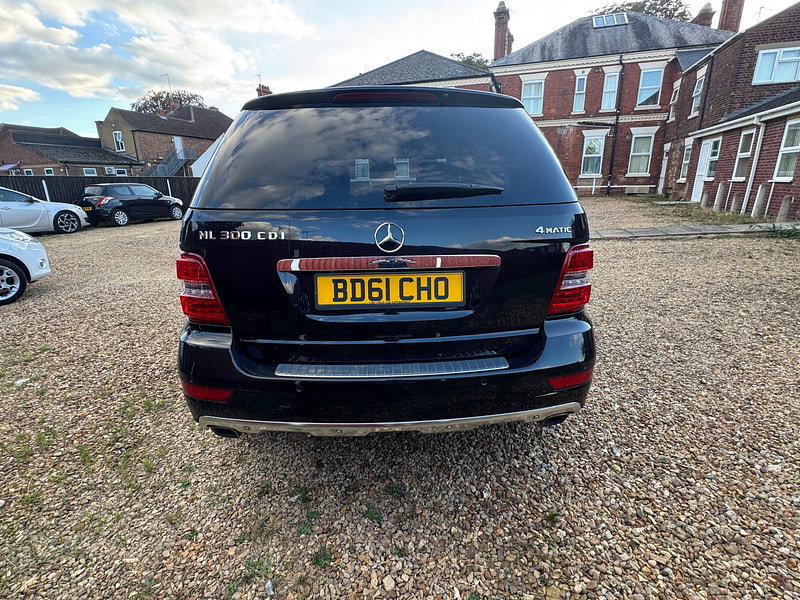 Mercedes-Benz M Class 3.0 ML300 CDI V6 BlueEfficiency Grand Edition SUV 5dr Diesel G-Tronic 4WD Euro 5 (204 ps)