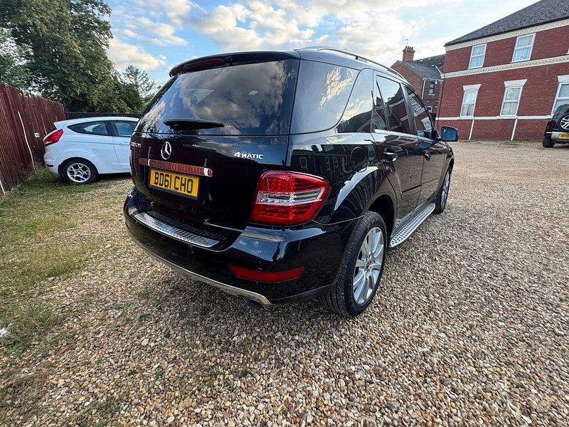 Mercedes-Benz M Class 3.0 ML300 CDI V6 BlueEfficiency Grand Edition SUV 5dr Diesel G-Tronic 4WD Euro 5 (204 ps)