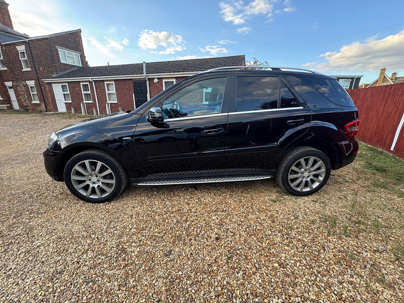 Mercedes-Benz M Class 3.0 ML300 CDI V6 BlueEfficiency Grand Edition SUV 5dr Diesel G-Tronic 4WD Euro 5 (204 ps)