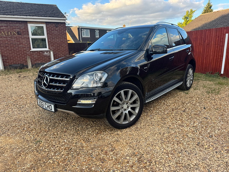 Mercedes-Benz M Class 3.0 ML300 CDI V6 BlueEfficiency Grand Edition SUV 5dr Diesel G-Tronic 4WD Euro 5 (204 ps)