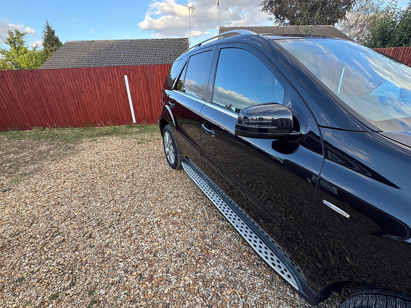 Mercedes-Benz M Class 3.0 ML300 CDI V6 BlueEfficiency Grand Edition SUV 5dr Diesel G-Tronic 4WD Euro 5 (204 ps)