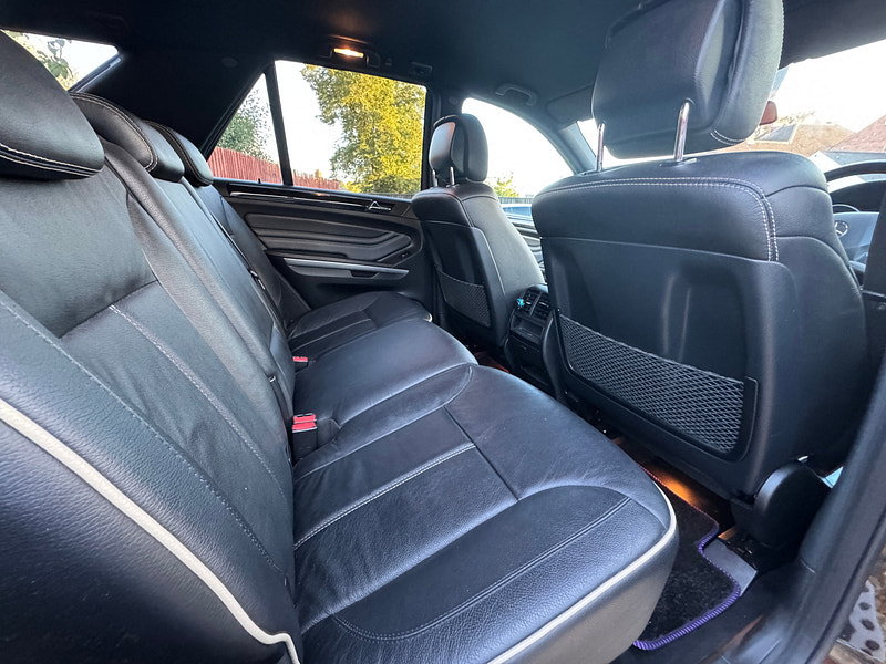 Mercedes-Benz M Class 3.0 ML300 CDI V6 BlueEfficiency Grand Edition SUV 5dr Diesel G-Tronic 4WD Euro 5 (204 ps)