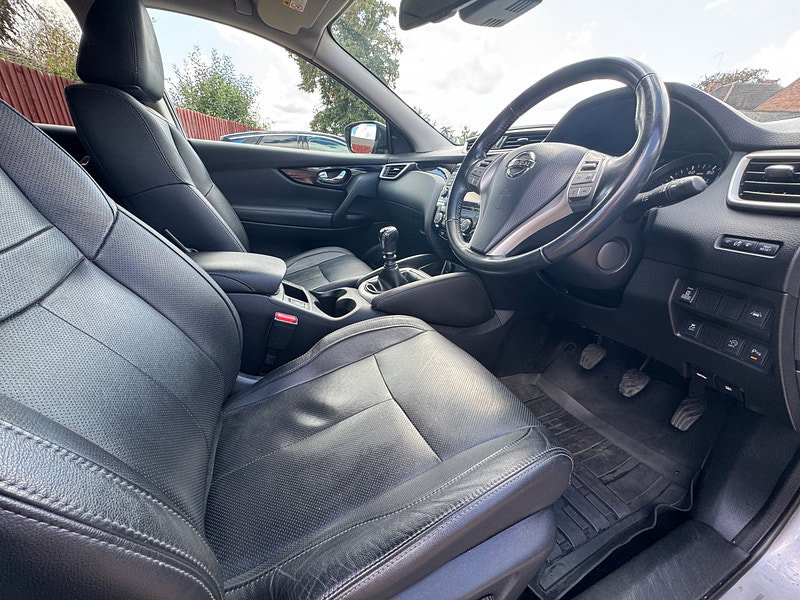Nissan Qashqai 1.6 dCi Tekna SUV 5dr Diesel Manual 4WD Euro 6 (s/s) (130 ps)