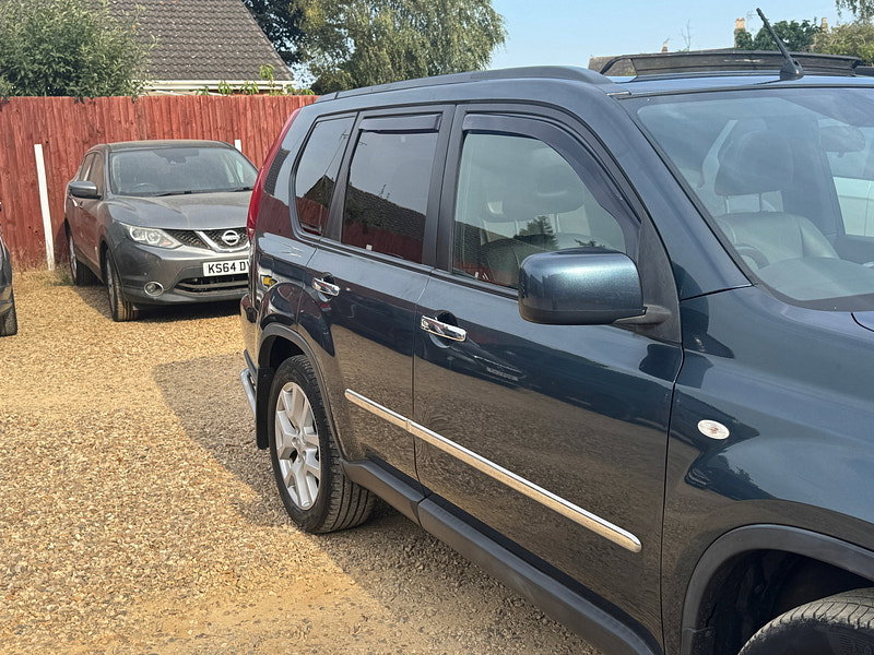 Nissan X-Trail 2.0 dCi Tekna SUV 5dr Diesel Auto 4WD Euro 5 (150 ps)