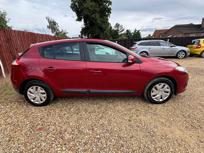 Renault Megane 1.6 16v Expression Hatchback