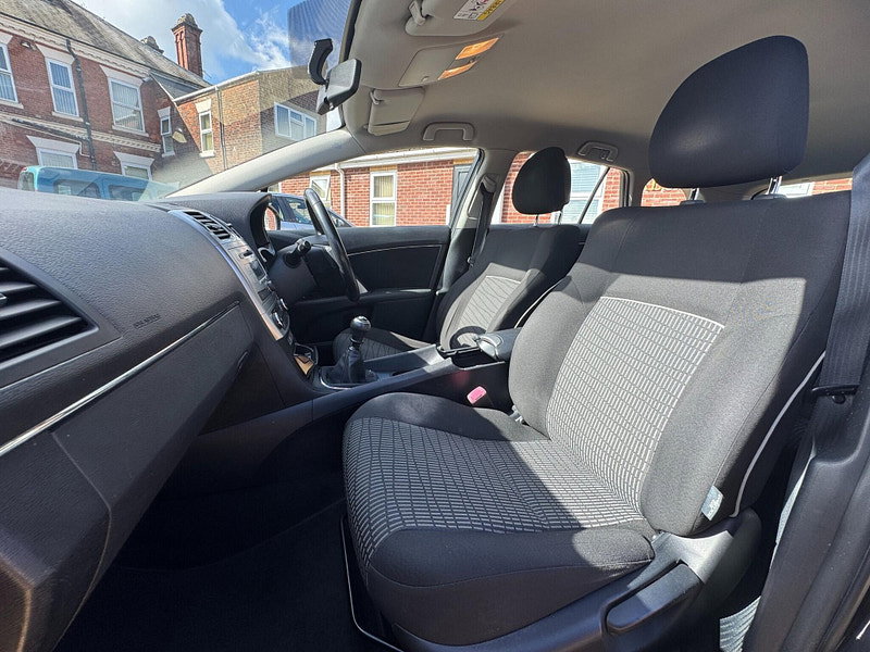 Toyota Avensis 2.0 D-4d Active Tourer